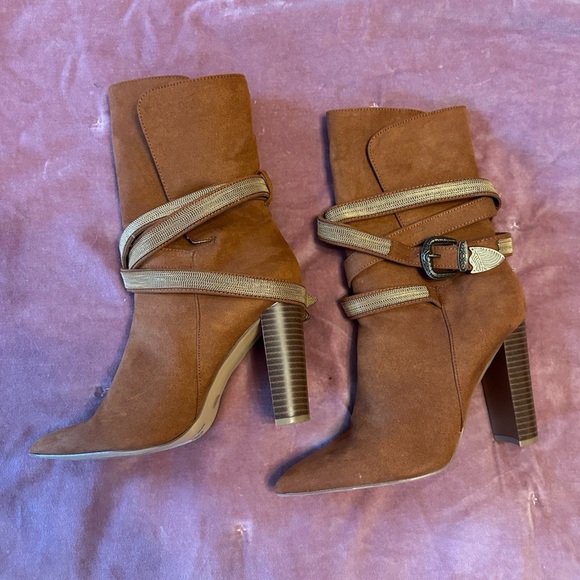VENUS Shoes - Heeled Brown Suede fashion Ankle Boots with gold Band